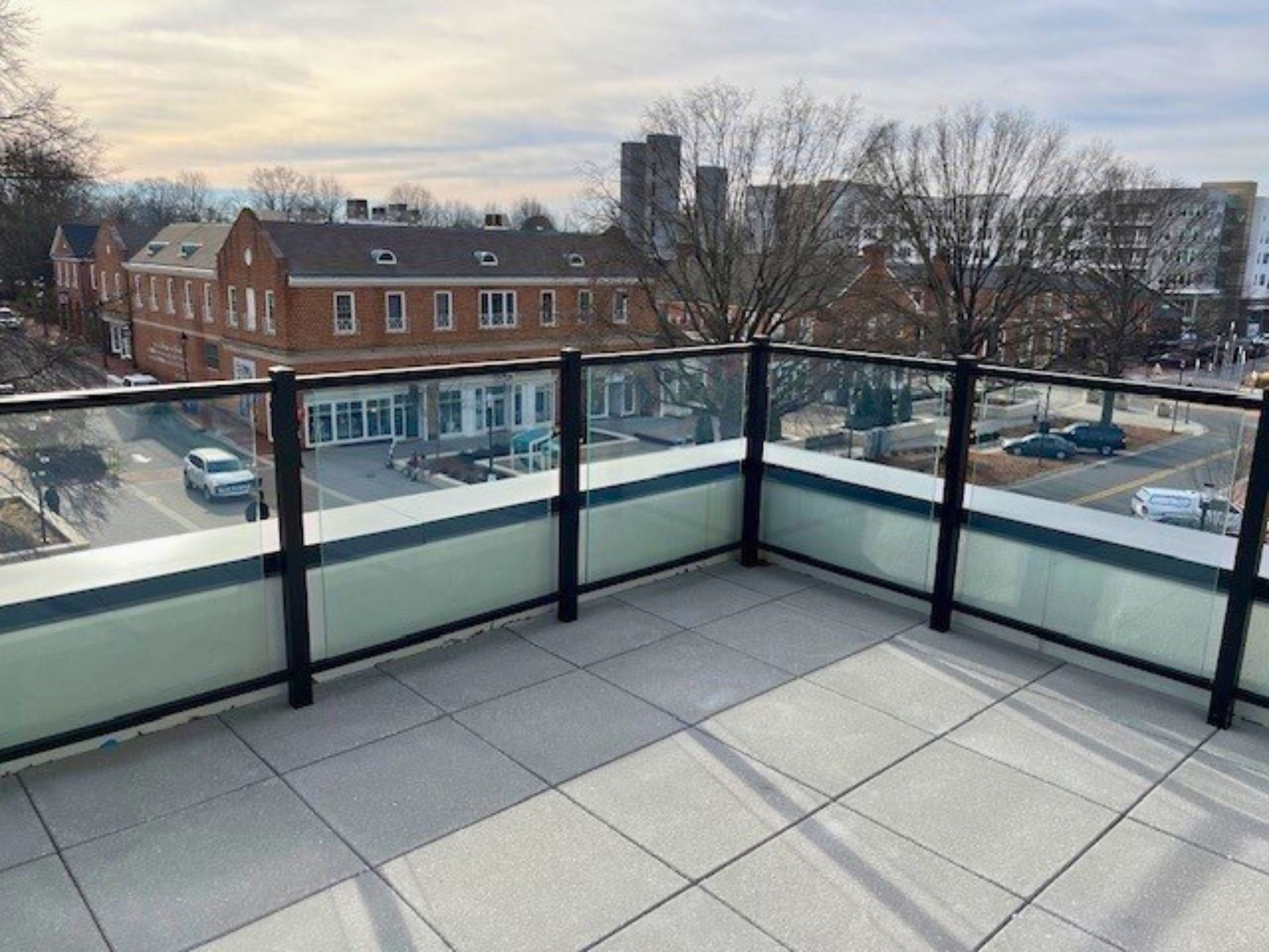 Series 9G: Glass Aluminum Railing | Superior Aluminum